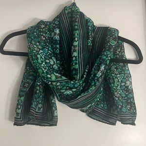 Green patterned scarf